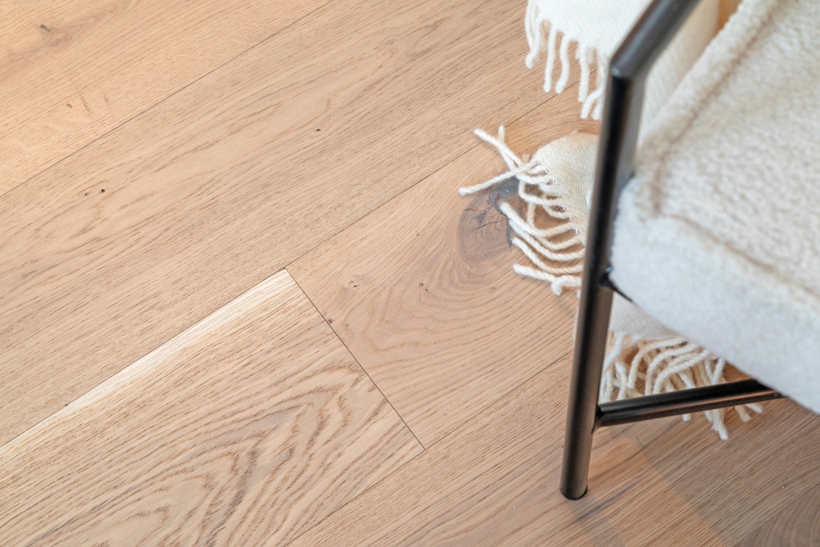 1-stavs eikeparkett og malte flater fra 2024 Galleribilde