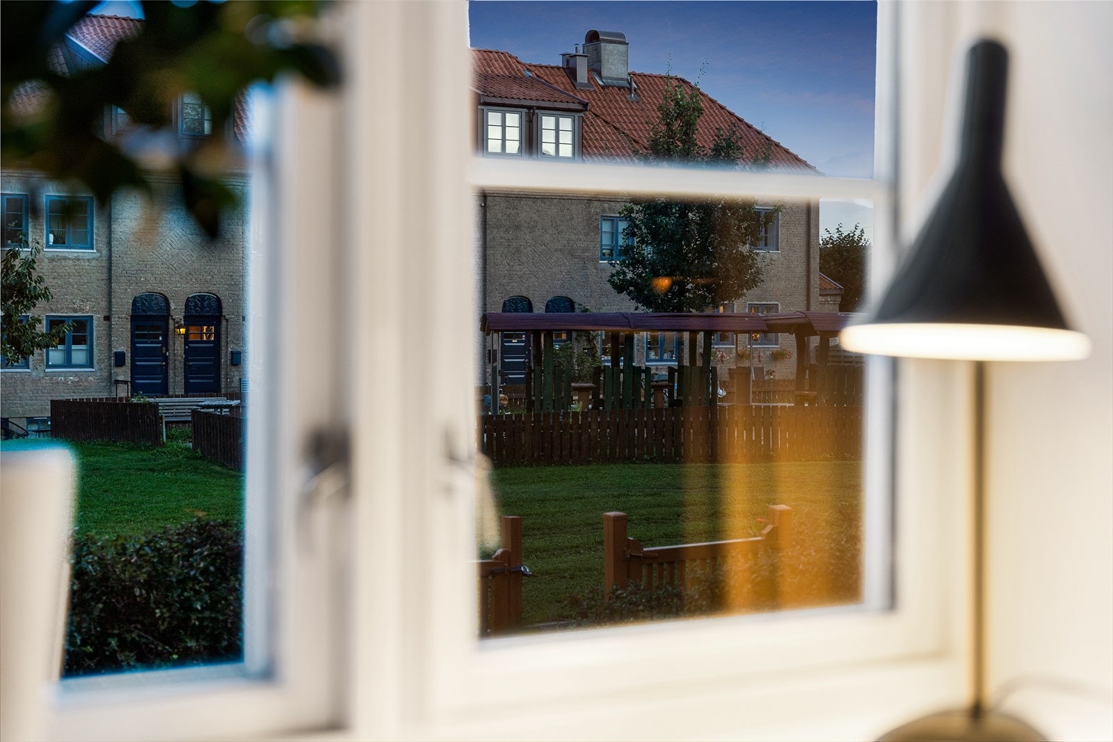Hyggelig utsyn over pene og opparbeidede fellesarealer. Galleribilde