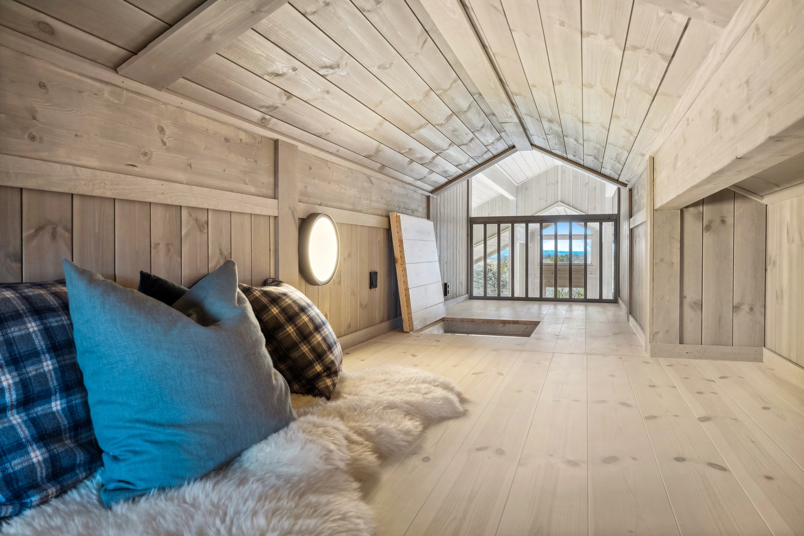 Hems med ekstra høyde mot allrom. Galleribilde