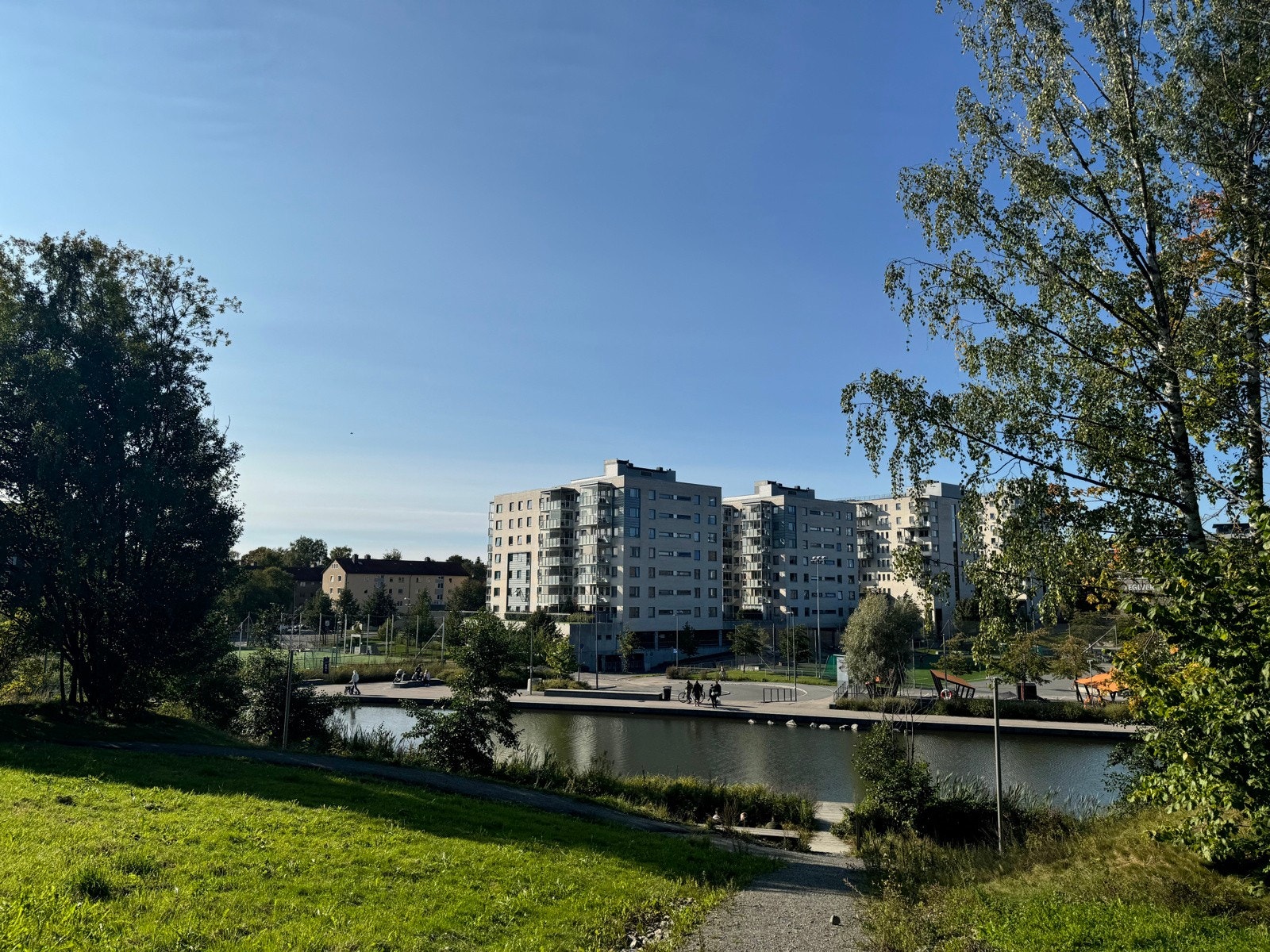 Utsikt mot leilighetsblokk Galleribilde