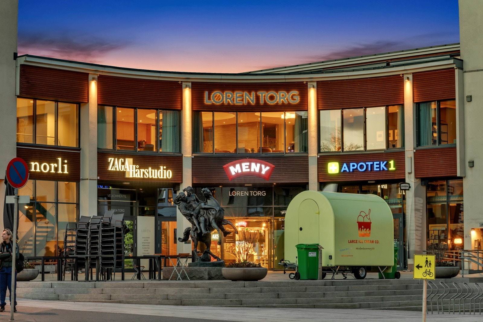 Løren Torg. Galleribilde