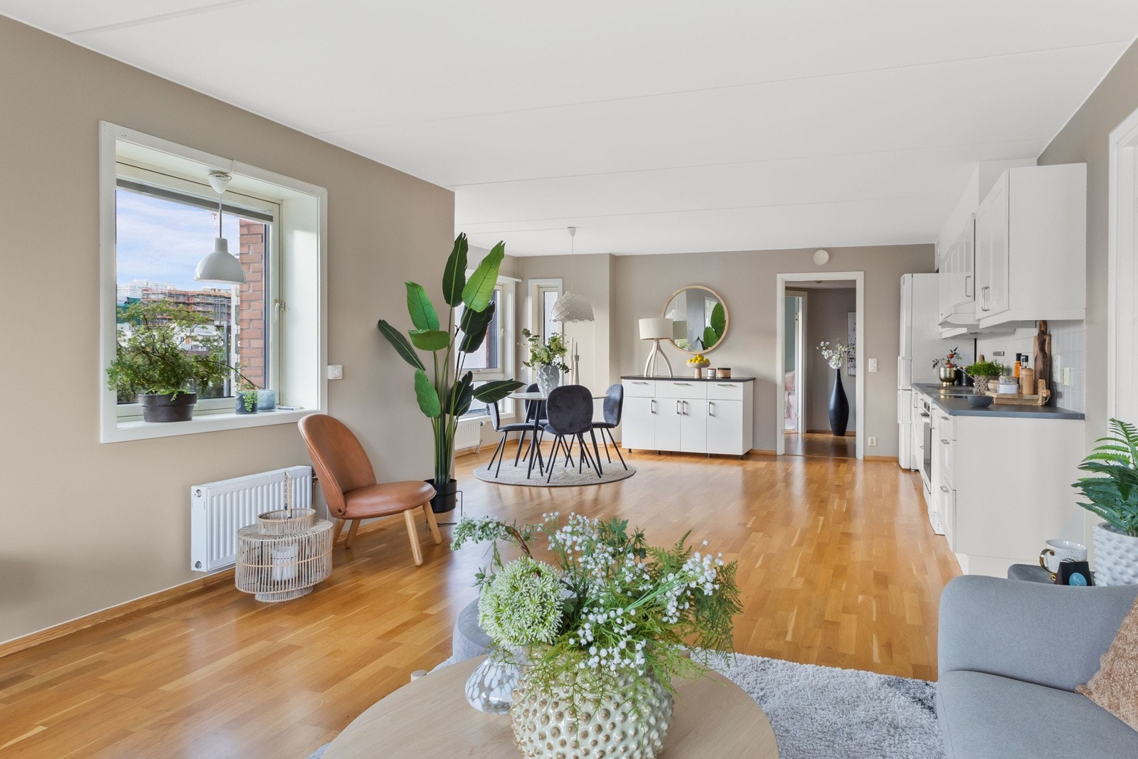 Deilig planløsning med naturlige møbleringssoner. Galleribilde