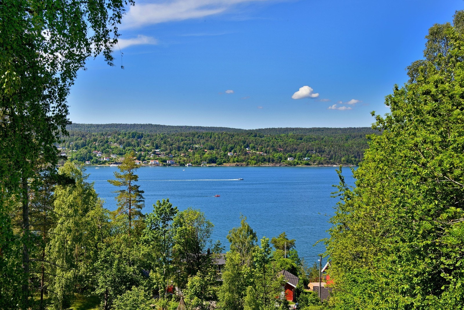 Utsikt fra balkong i 2.etasje (bilde er noe zoomet) Galleribilde