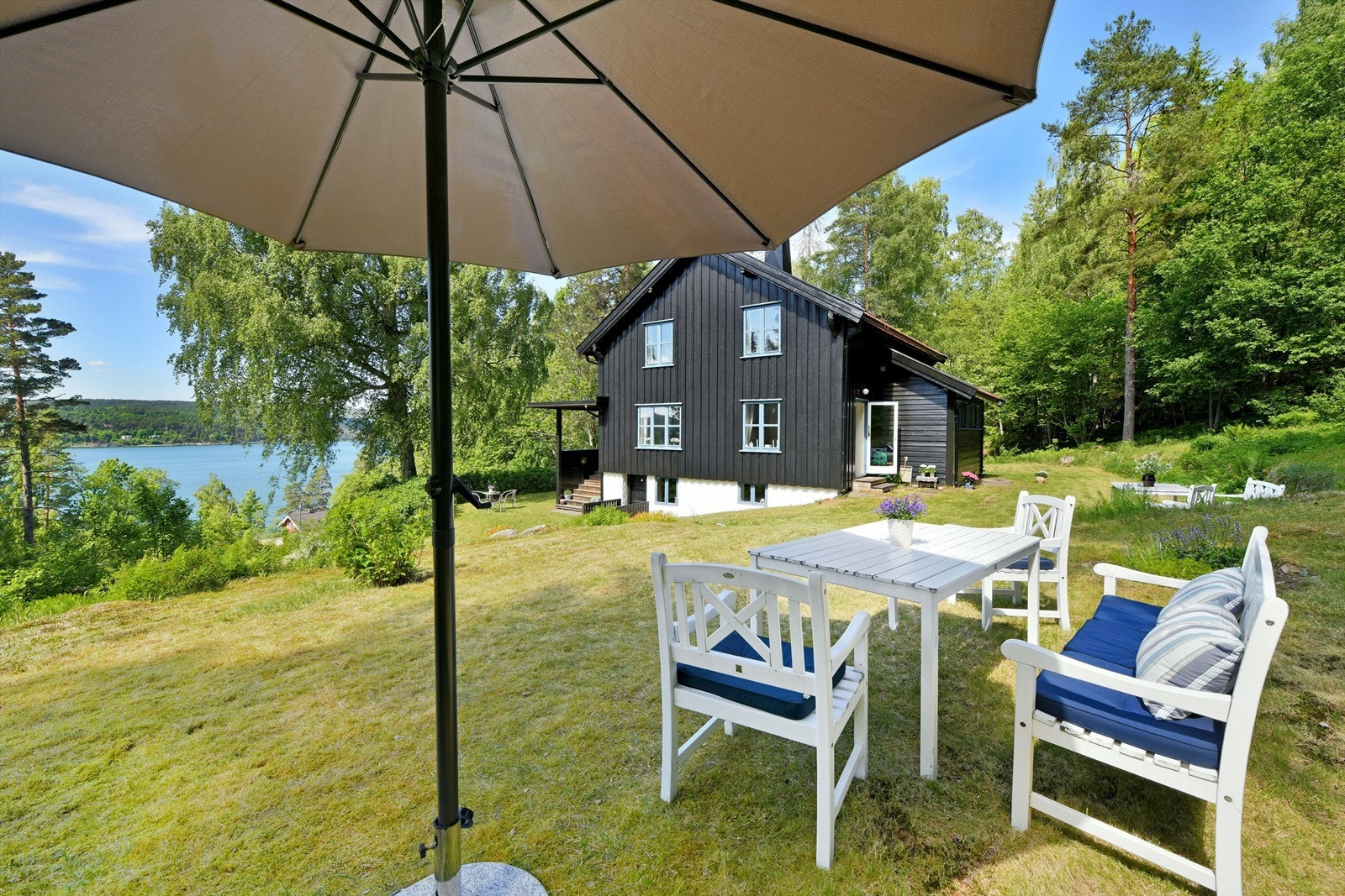 Svært gode solforhold - flere fantastiske uteplasser med flott utsikt Galleribilde