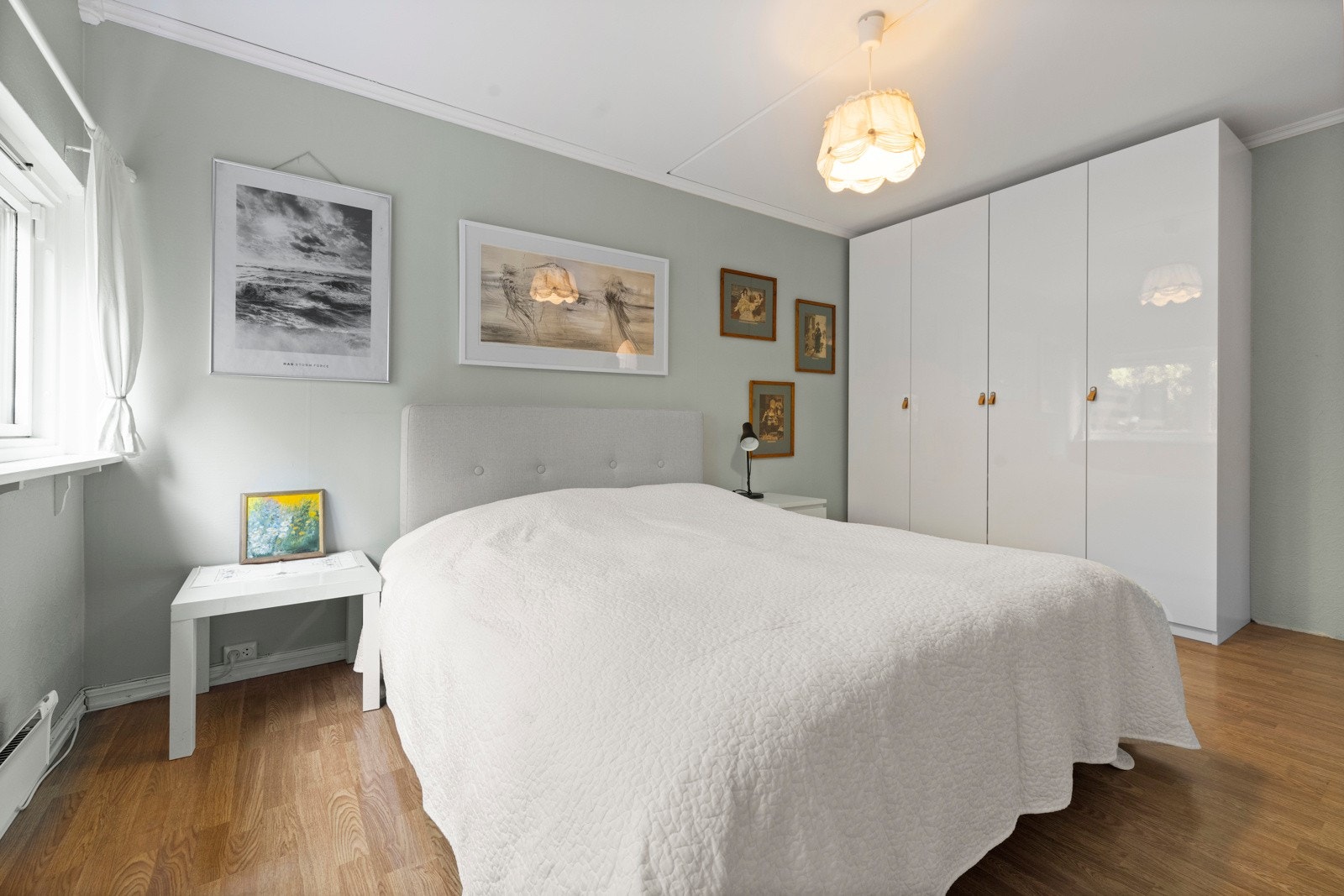 Det ble montert nytt garderobeskap i 2018 Galleribilde