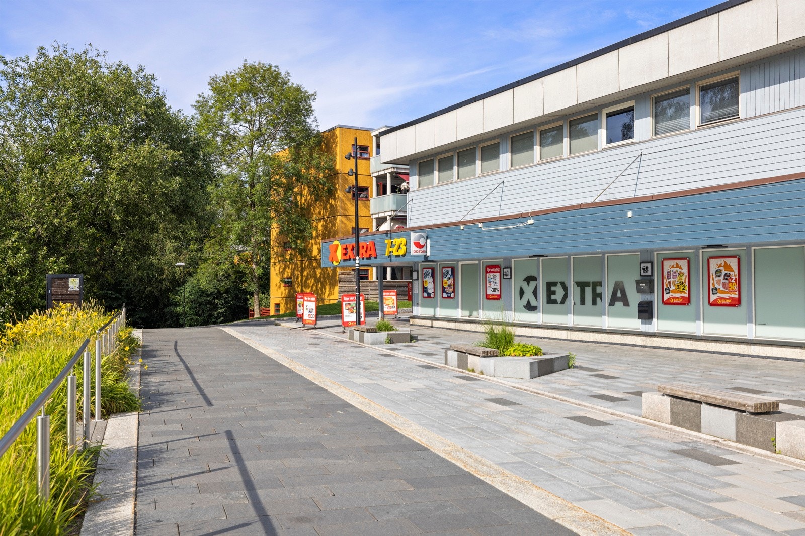 Dagligvarehandelen kan gjøres på Coop Extra som ligger rett ved leiligheten Galleribilde