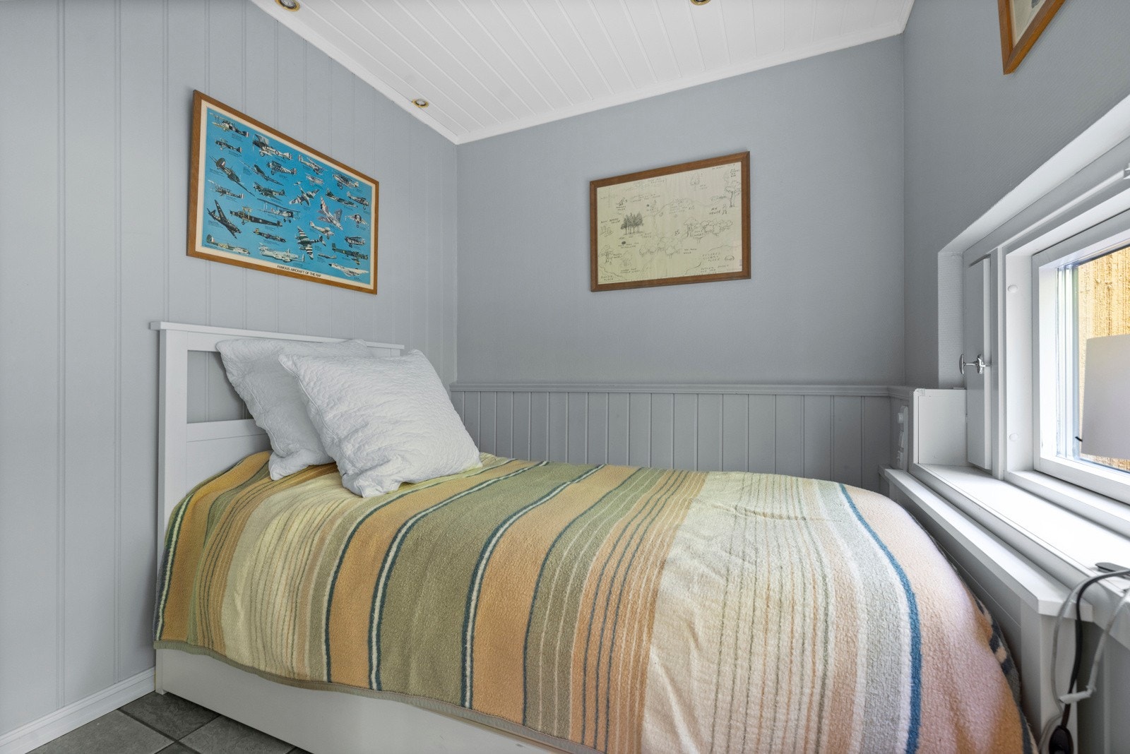 Leiligheten har også et innredet rom med vindu, som i dag benyttes som et ekstra soverom Galleribilde