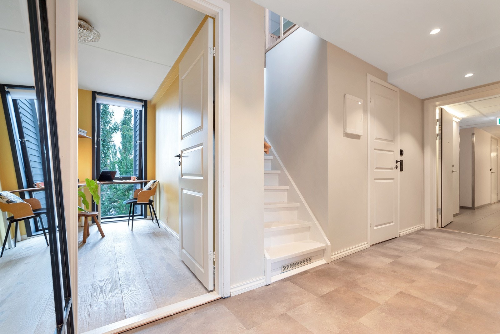 Det er heis i bygget som tar deg helt fra parkeringskjelleren opp til leiligheten. Galleribilde