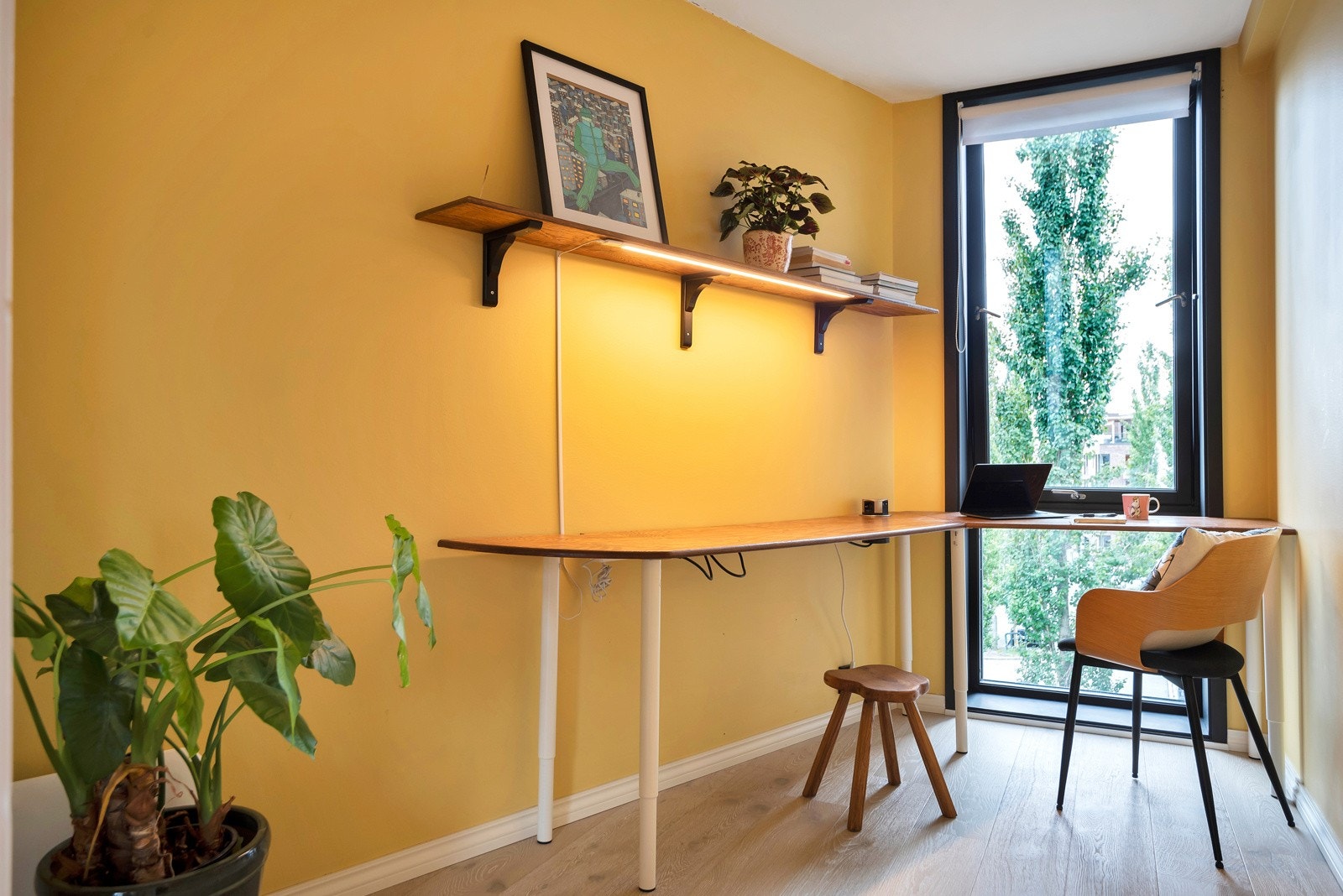 Soverom nr. 2 på 7 kvm. Benyttes i dag som kontor eller gjesterom ved anledning. Galleribilde