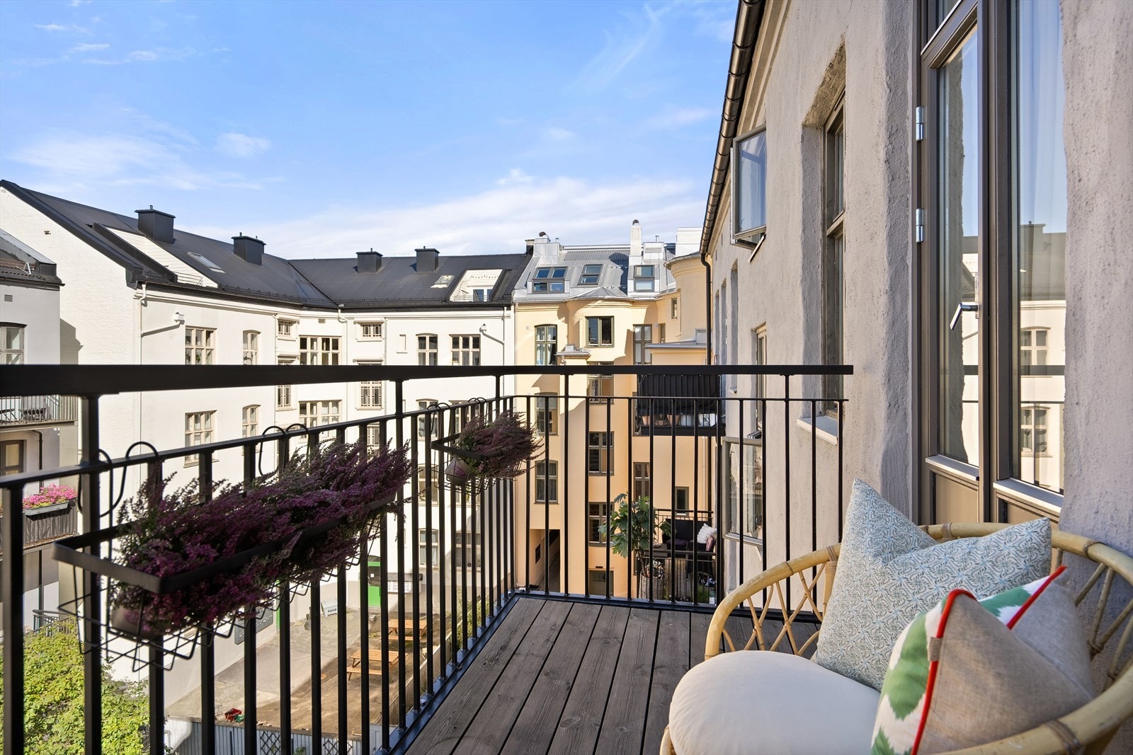 Her har du god plass til å innrede med ønsket møblement og nyte været. Galleribilde
