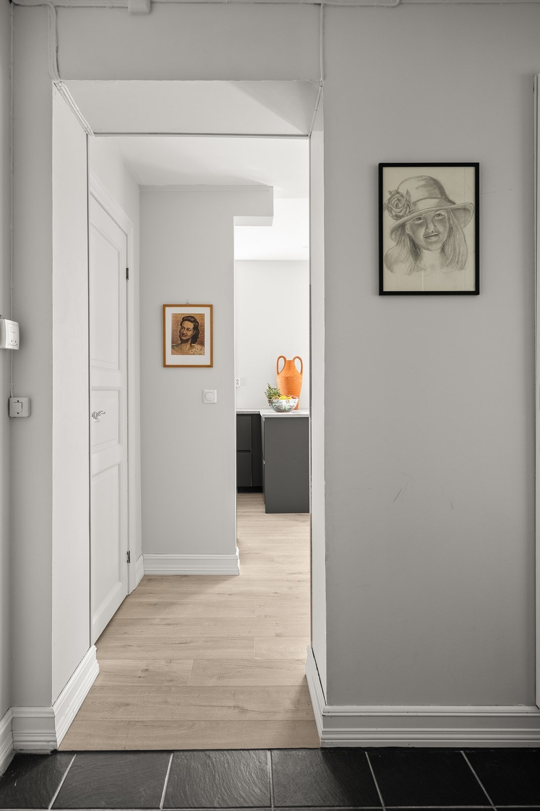 Leiligheten har en god planløsning hvor det naturlige lyset skinner gjennom hele boligen. Galleribilde