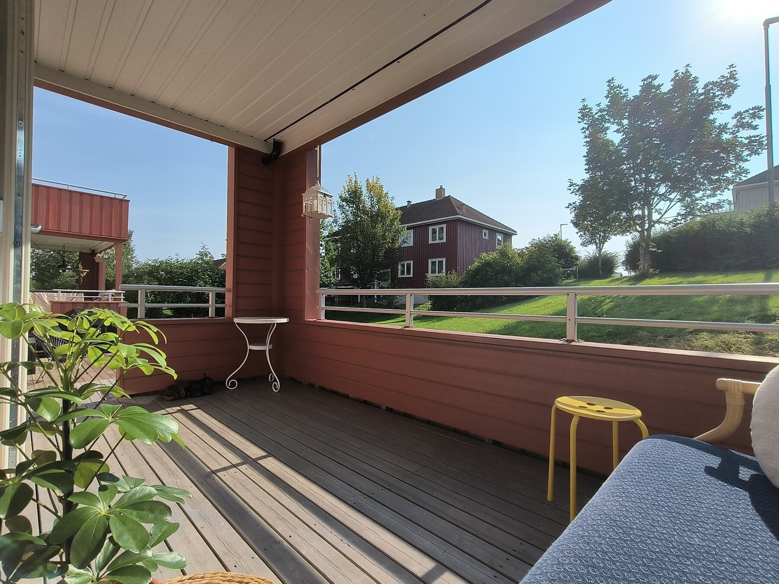 Gina Krogs veg er ei sentral, men likevel naturskjønn og tilbaketrukket gate uten gjennomgangstrafikk. (selgers egne bilder) Galleribilde