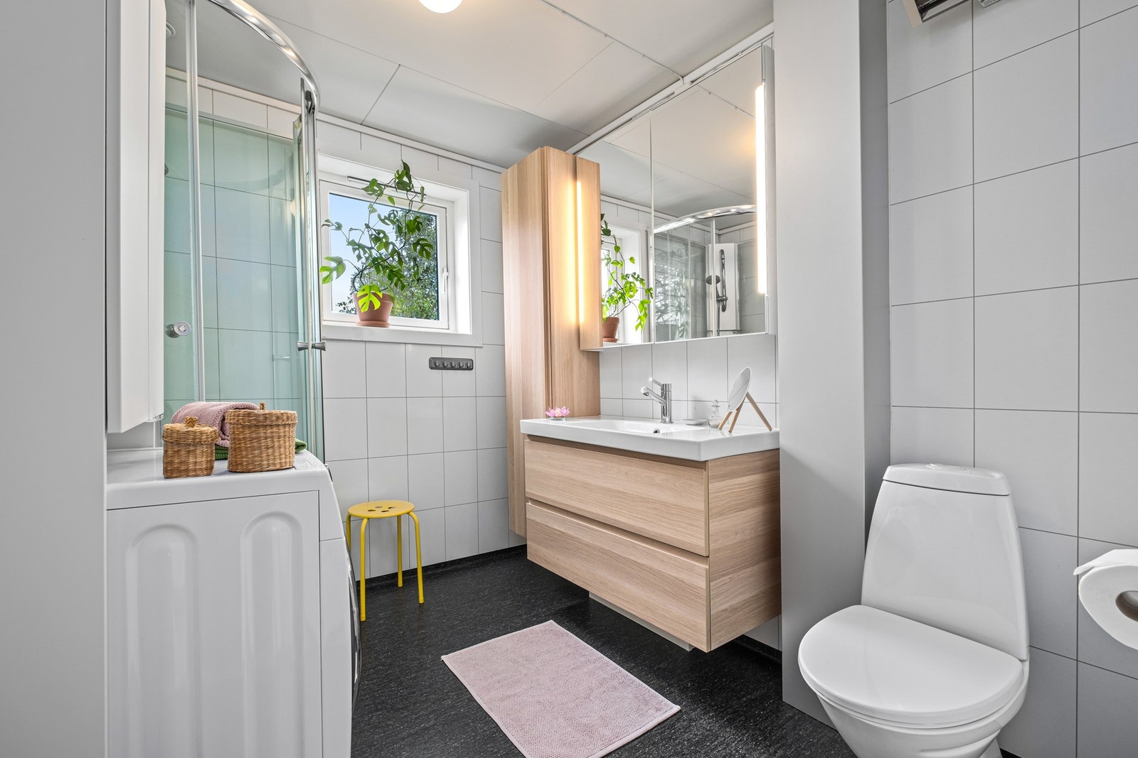 Badet måler 6 kvm. Galleribilde