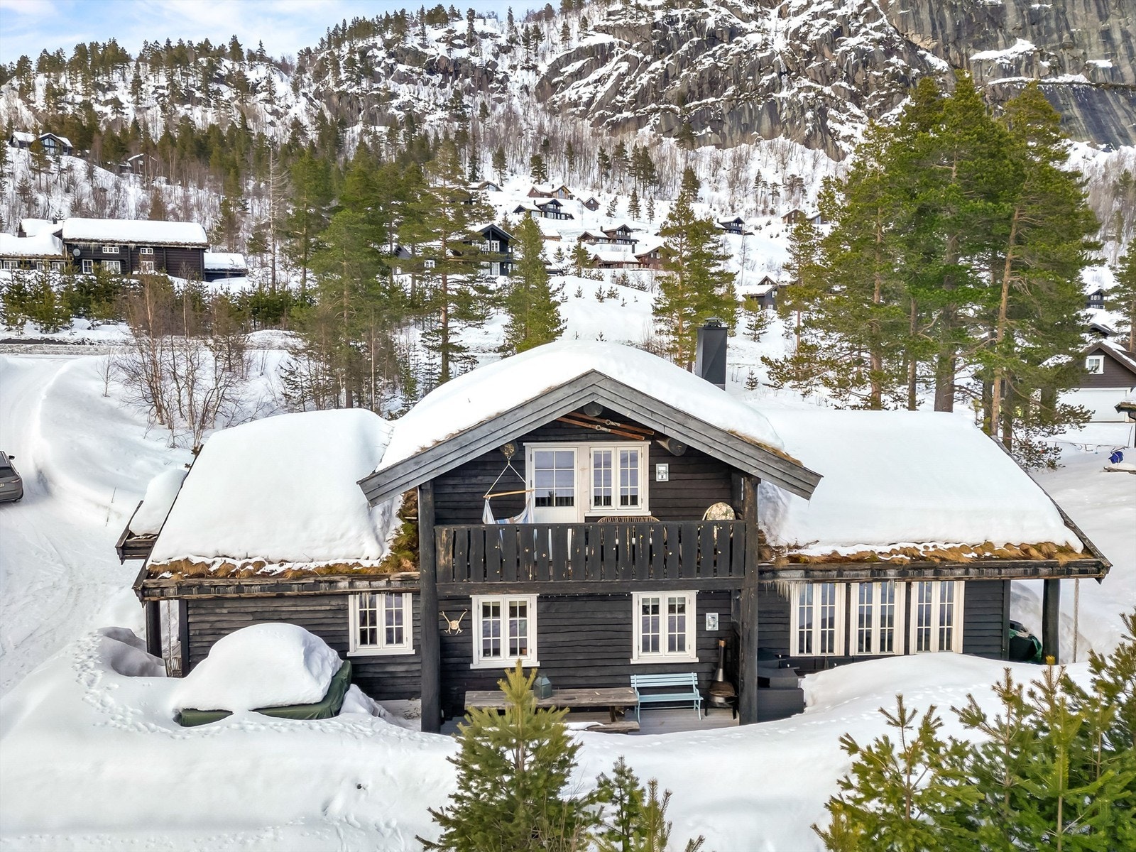 Velkommen til Furestøylvegen 85 - En svært flott beliggende hytte i hjertet av Brokke med gode solforhold og nærhet til alpinsenter og langrennsløyper Galleribilde