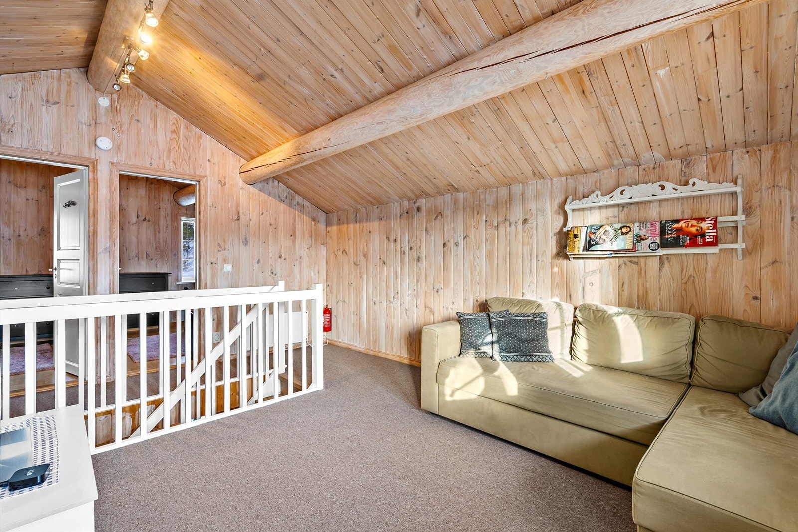 Praktisk loftstue for ungdommen Galleribilde