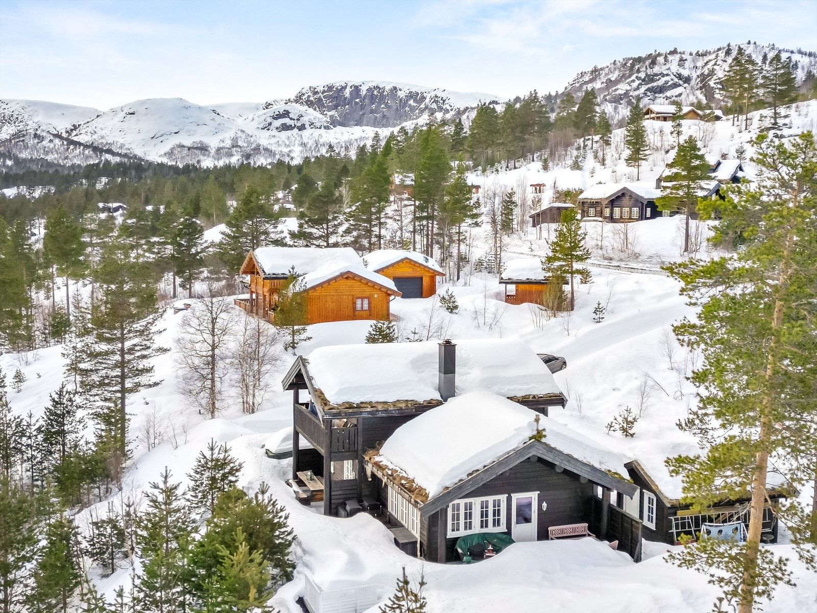 Rolig og hyggelig hyttefelt med god avstand mellom hyttene Galleribilde