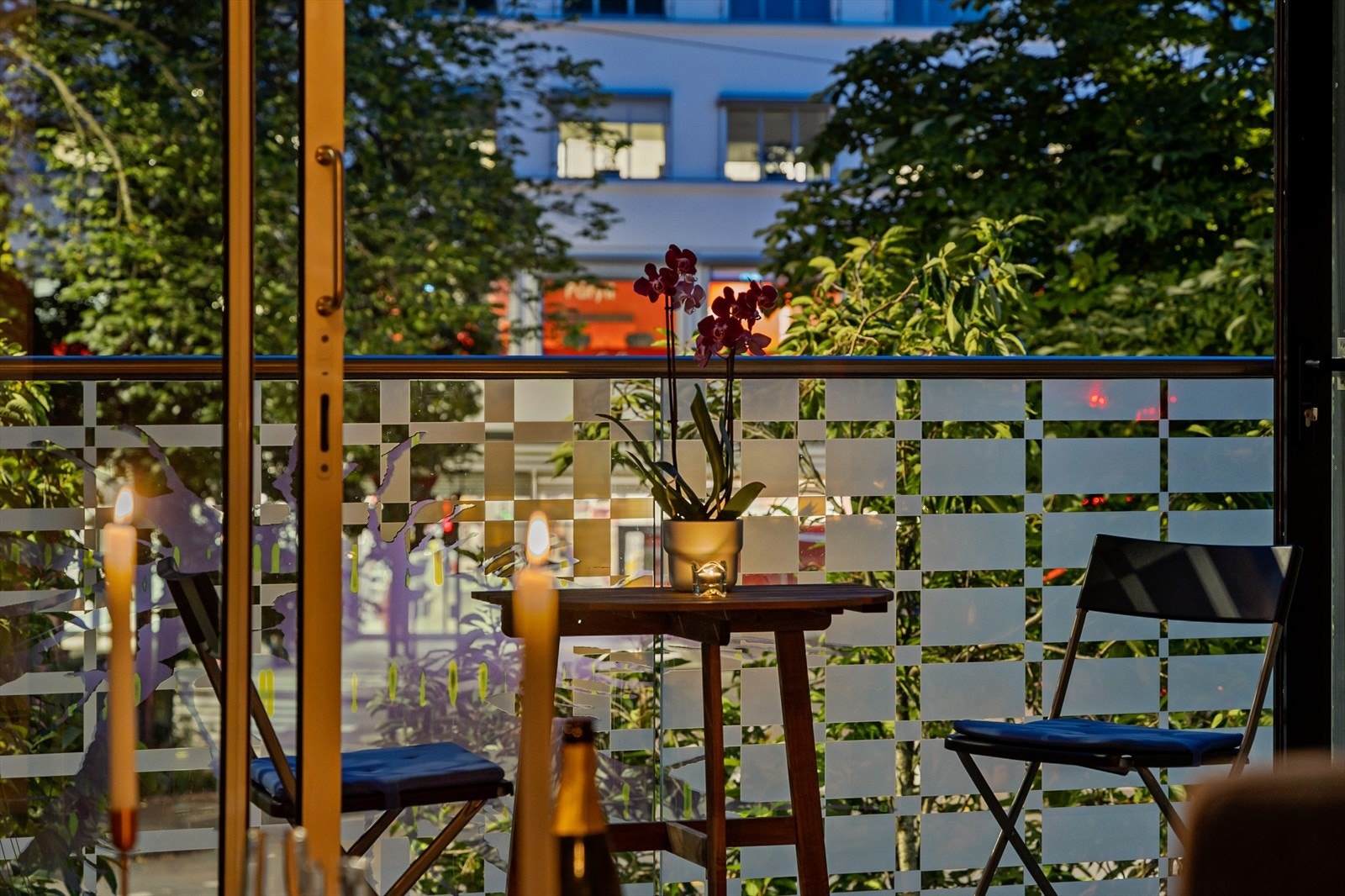 Koselig atmosfære på kveldstid. Galleribilde