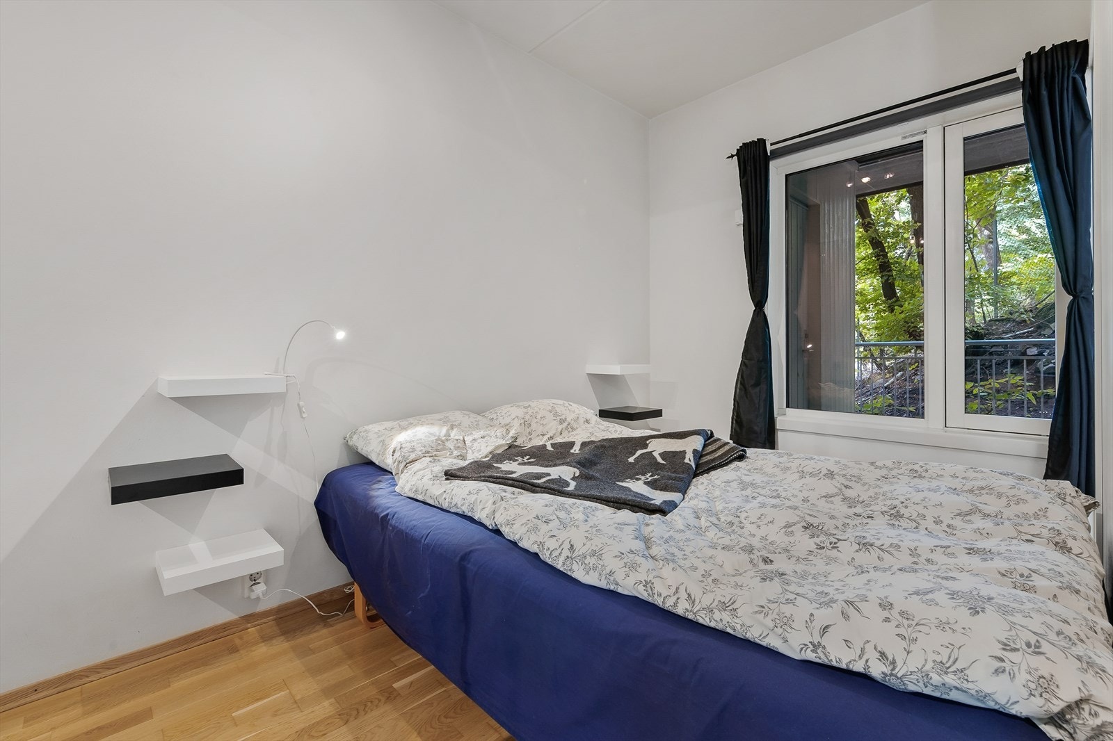 Hovedsoverommet har god plass til dobbeltseng og vender inn mot bakgård. Galleribilde