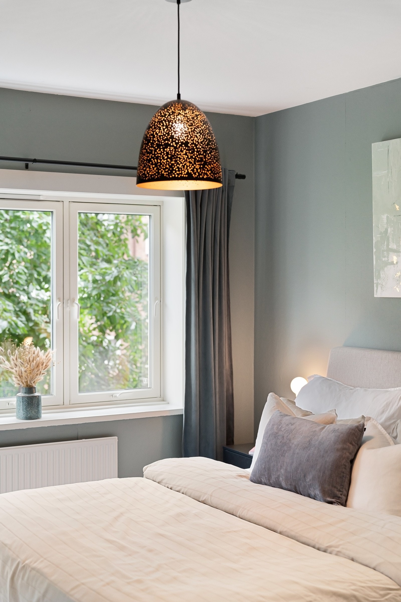 Soverommet er vendt inn mot den idylliske bakgården. Galleribilde