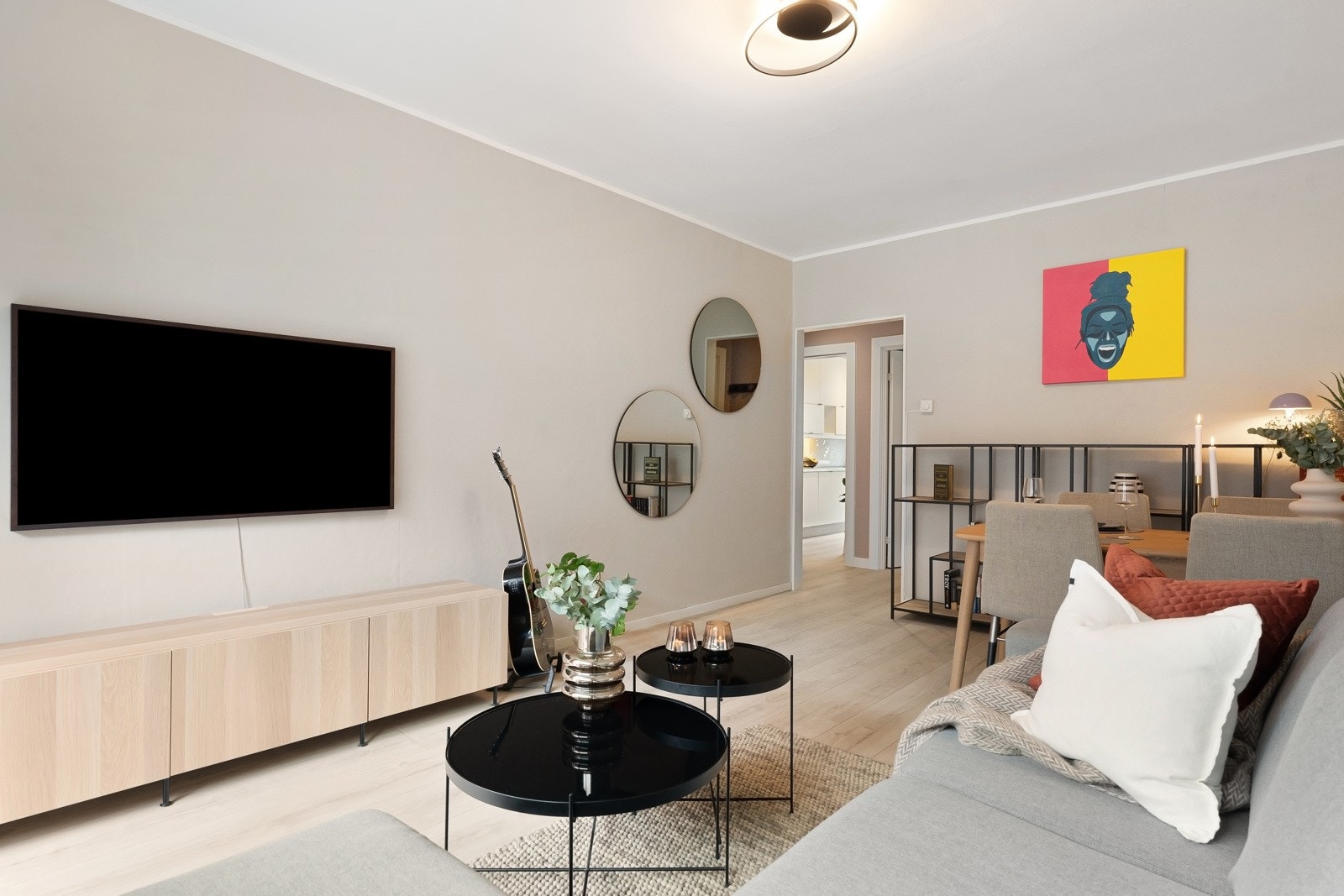 Lys og lekker 2-roms m/balkong og god standard. Mulighet for 3-roms. Vv./fyring inkl. Idyllisk bakgård. Ingen dokumentavgift. Parkeringsleie* Galleribilde