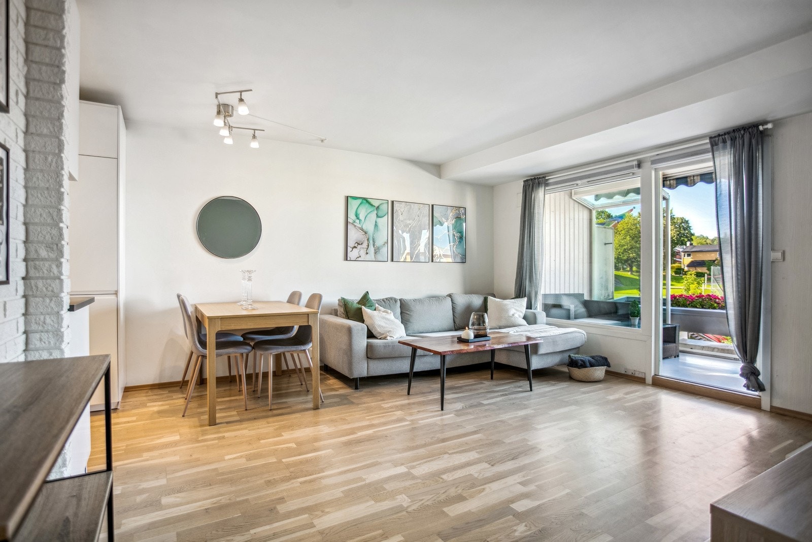 Velkommen til Lindebergveien 53A, presentert av Birgitte Græsholt! Galleribilde