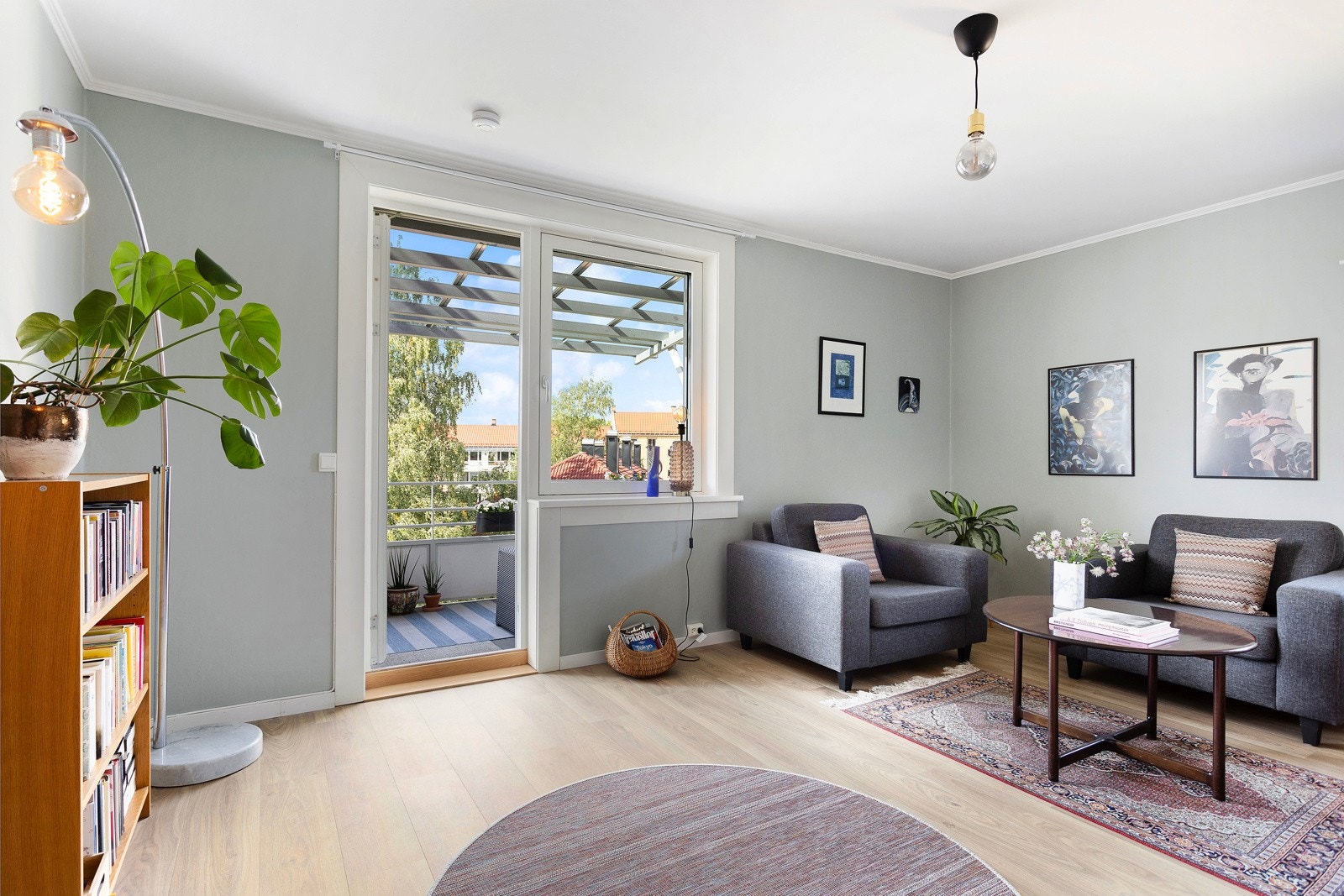 Fra stuen er det utgang til en herlig balkong. Galleribilde