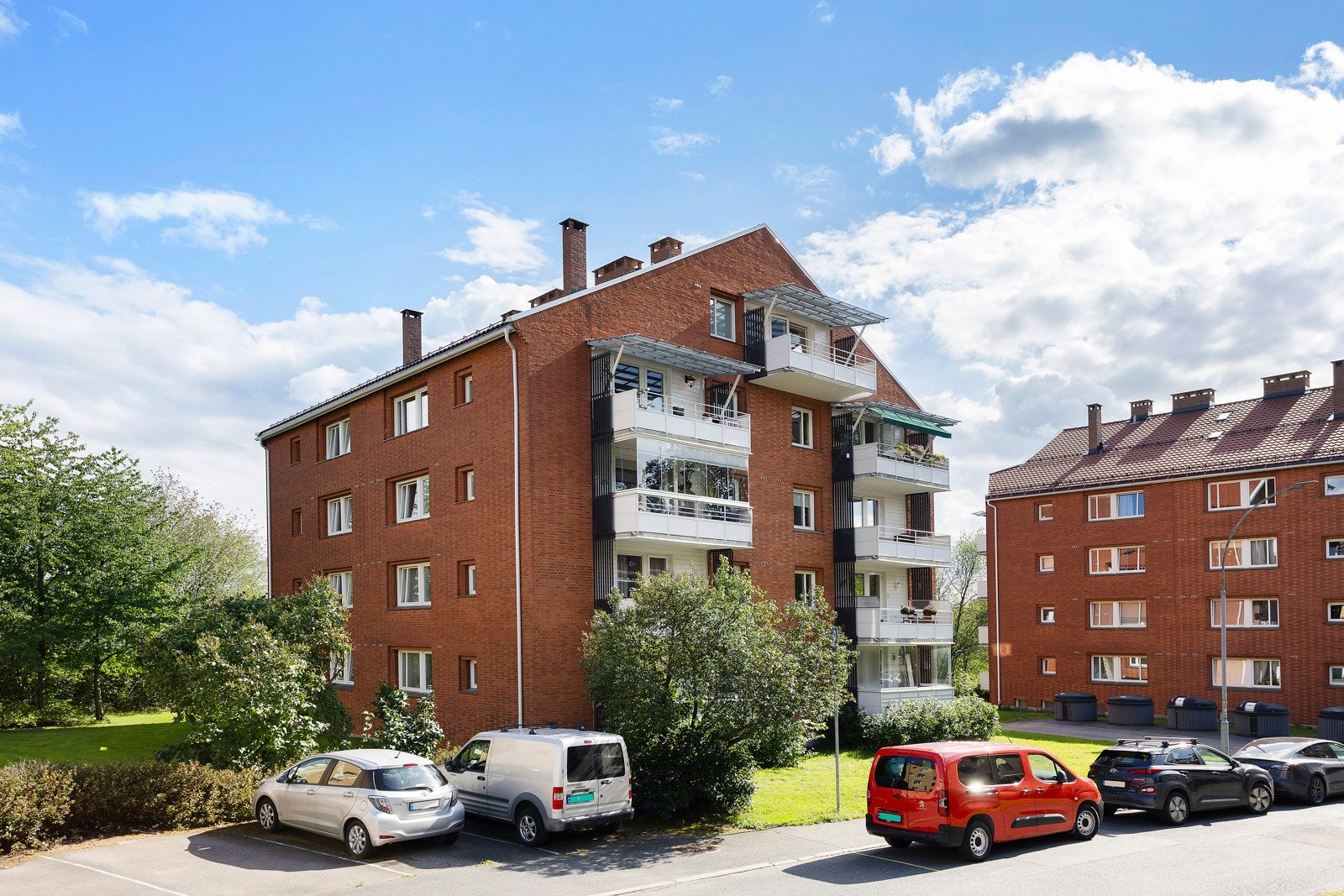 Fasade. Leiligheten ligger i byggets 4. etasje. Galleribilde