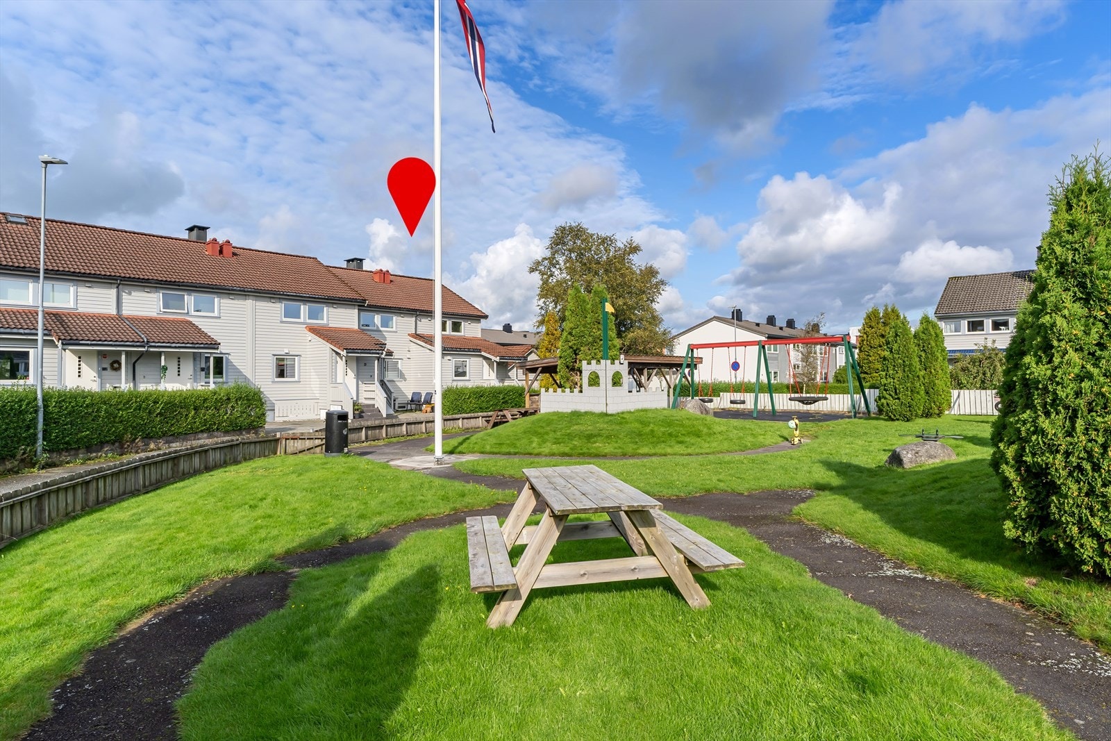 Flott lekeplass like utenfor Galleribilde