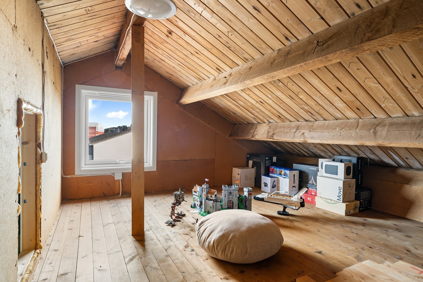 God lagringsplass på loft Galleribilde