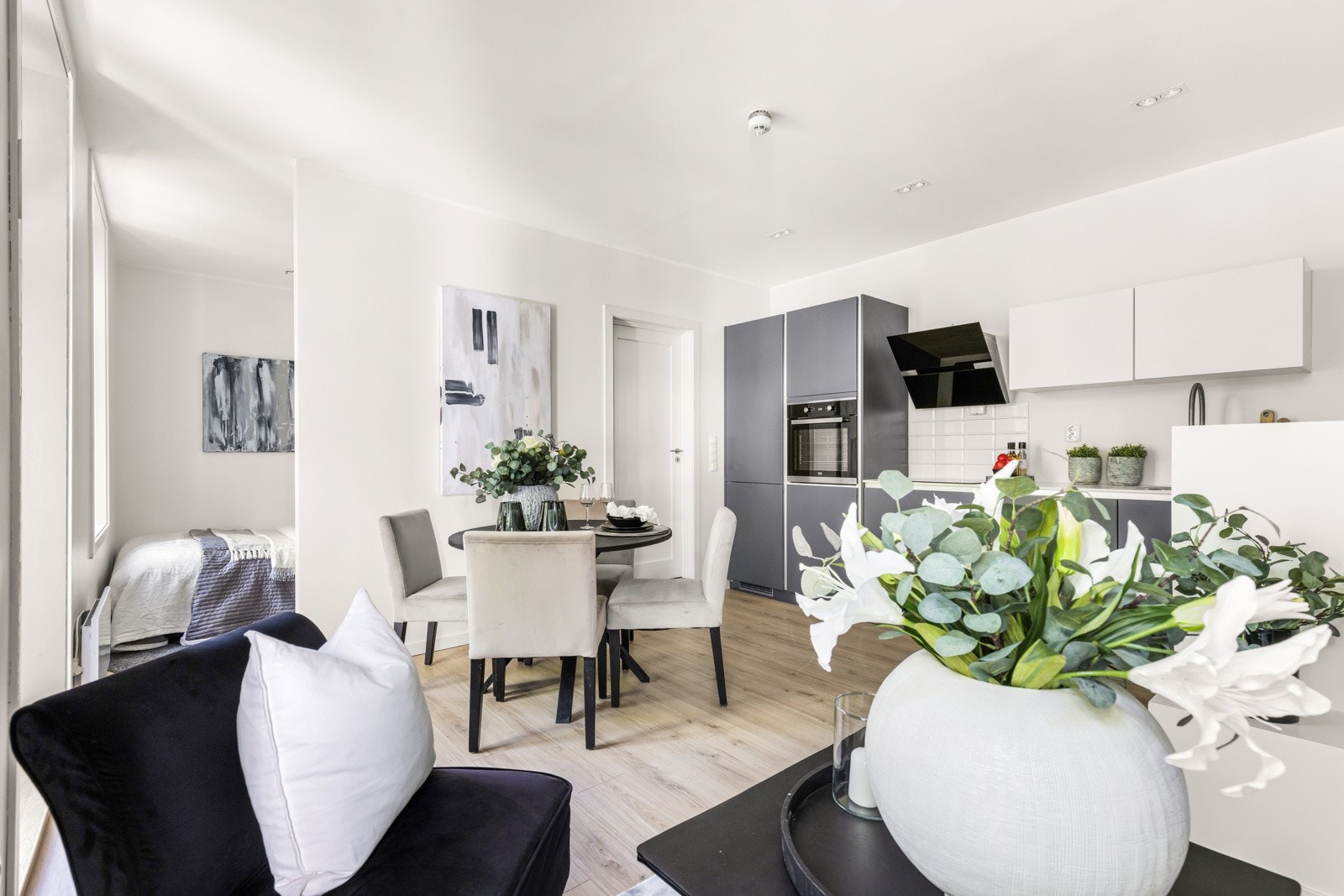Leiligheten vender i sin helhet mot bakgård. Galleribilde