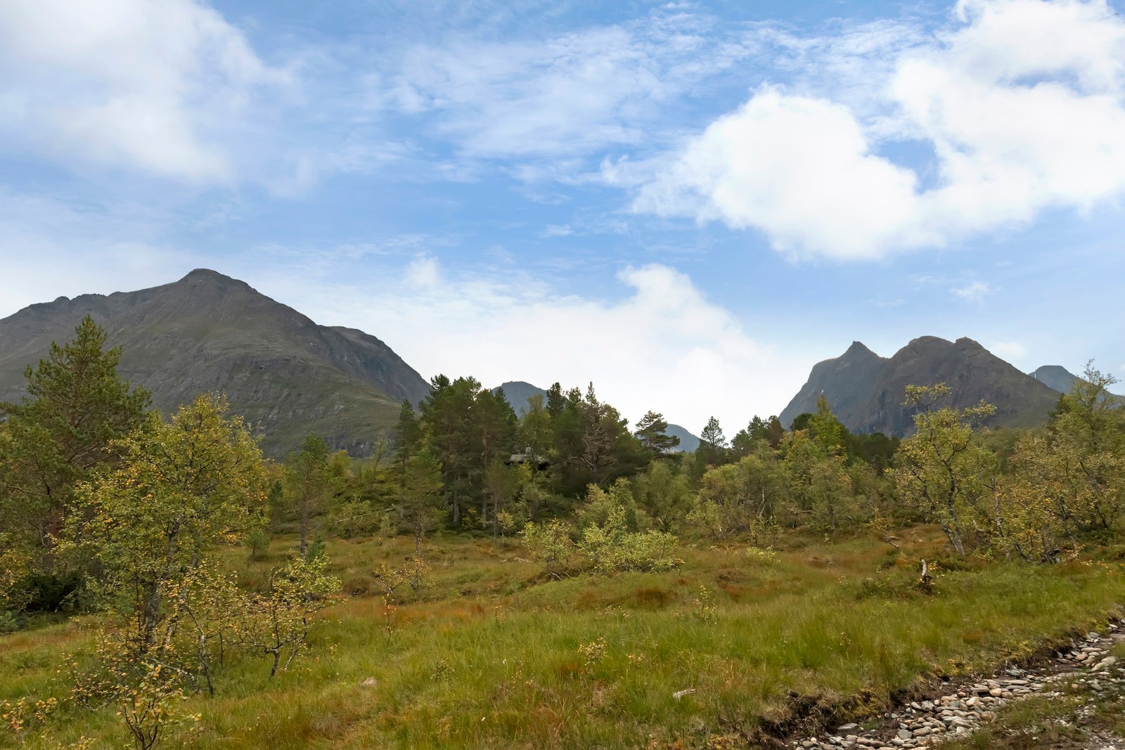 Det er kort vei til flotte turområder og turløyper både på sommer- og vinterstid Galleribilde