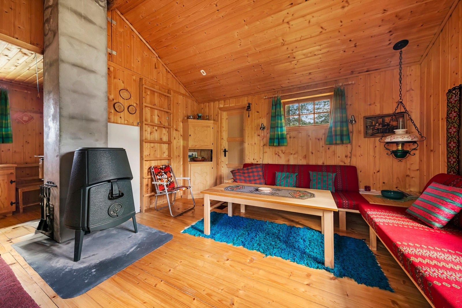 Stue med stige opp til hems Galleribilde