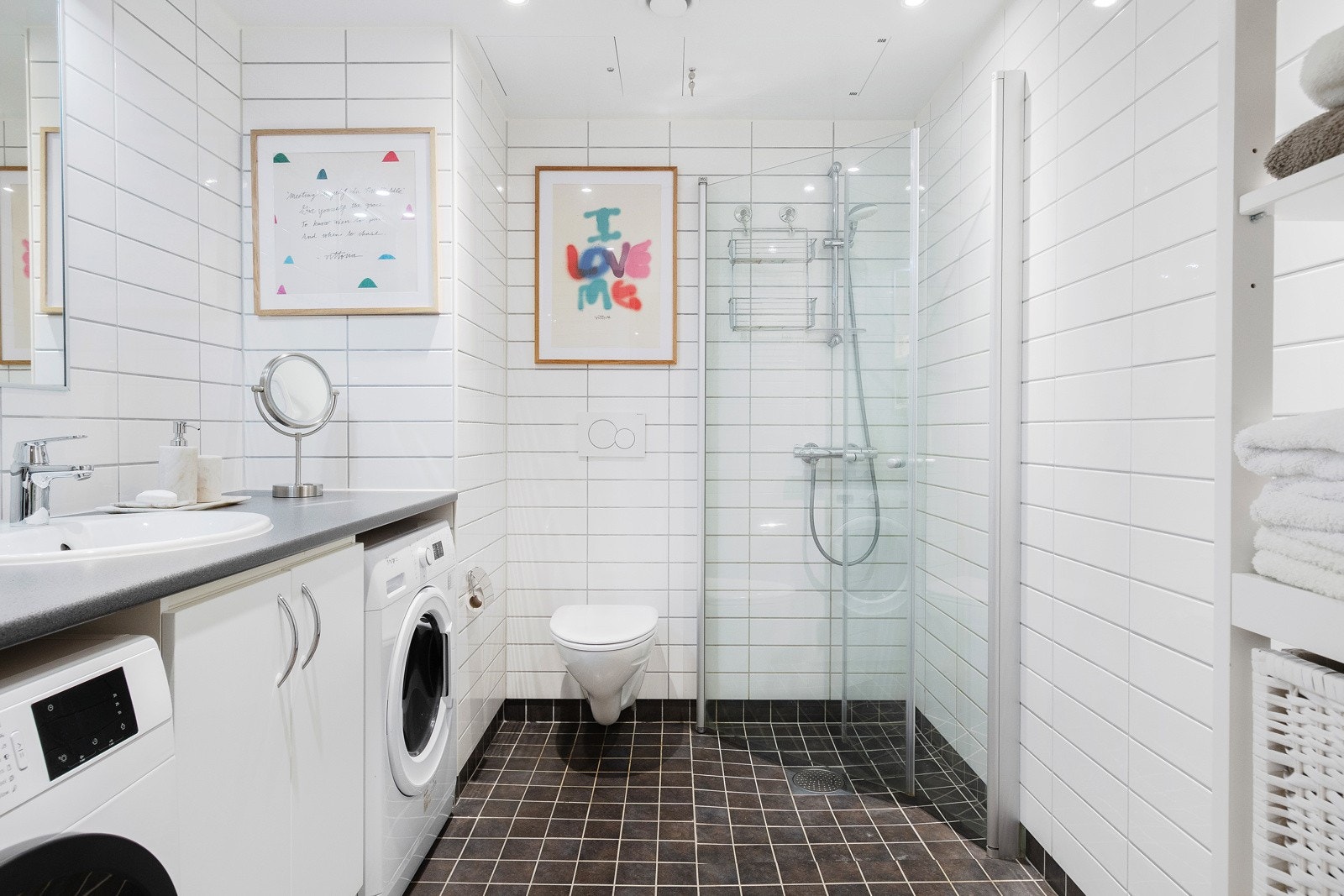 Pent flislagt bad med gulvvarme. Galleribilde