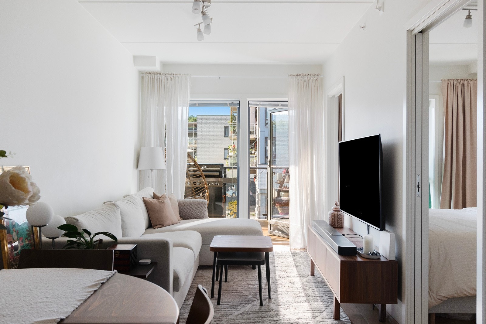 Pen og luftig stue Galleribilde