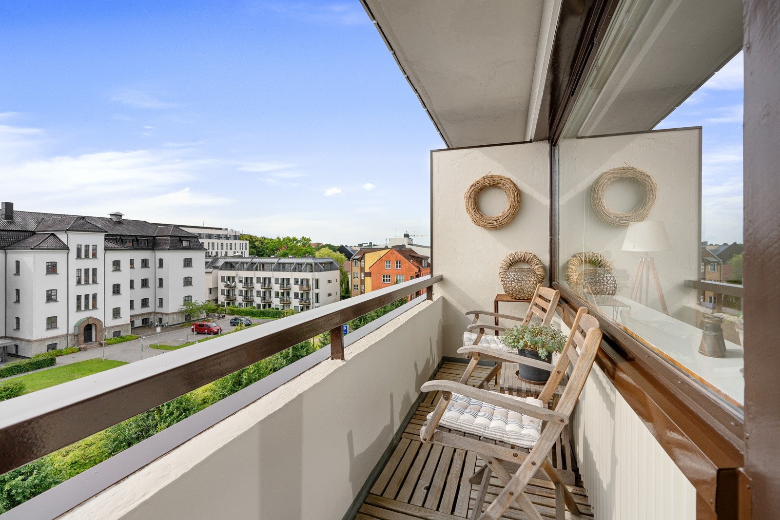 - Leiligheten ligger i 5.etasje med heis i bygget | Eget vestvendt balkong med fine solforhold - Galleribilde