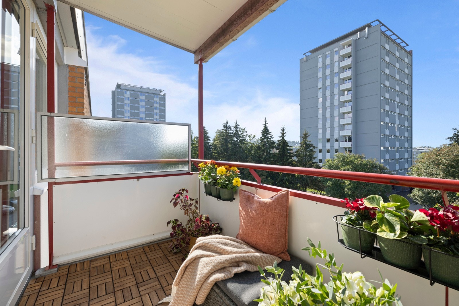 Fine solforhold og plass til diverse utemøblement Galleribilde