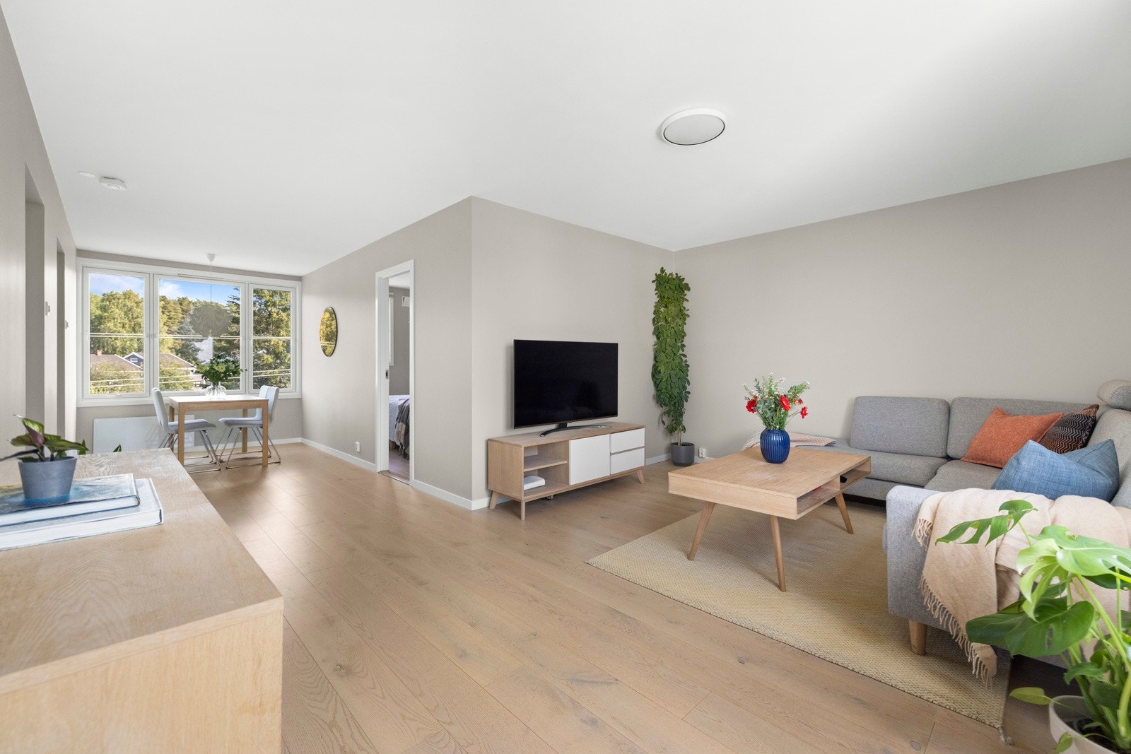 PrivatMegler Stefan Safri ønsker velkommen til Rugveien 67 Galleribilde