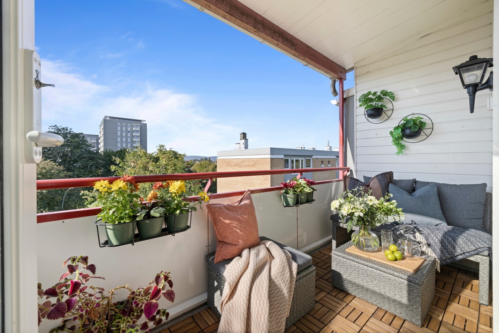 Rålekker og stilren 3(4)-roms toppleilighet med super beliggenhet på Manglerud Galleribilde