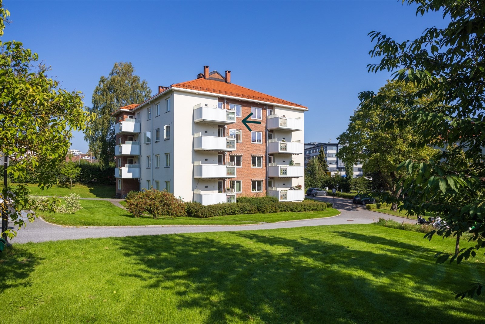 Det er beboerparkering i området. Ved anskaffelse av beboerparkering kan man parkere døgnet rundt. Galleribilde