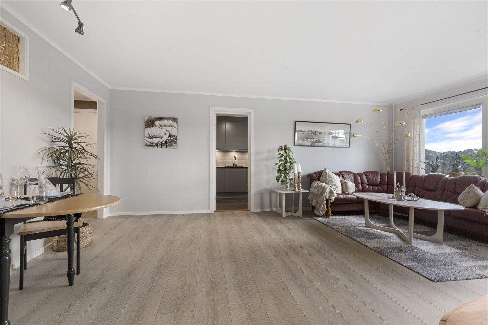 Stue med plass til spisebord Galleribilde
