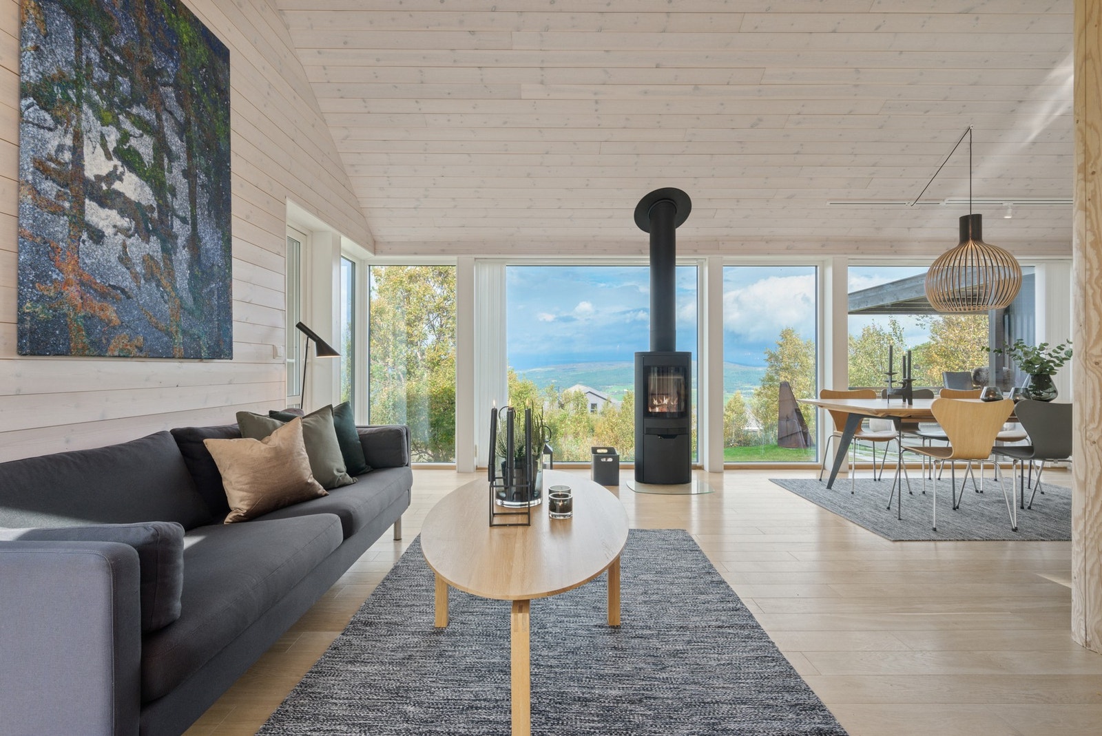Hytta bærer preg av gode og gjennomtenkte detaljer, med materialer og tilbehør av høy kvalitet. Galleribilde
