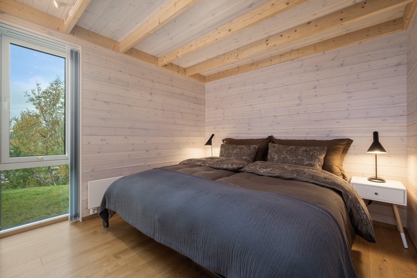 Hovedetasjen inneholder to gode soverom, hver på 10 kvm. Galleribilde