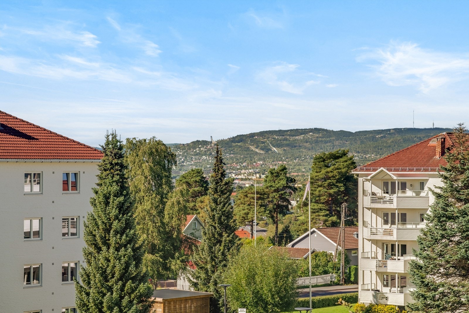 Utsikt mot vest og Holmenkollen. Galleribilde