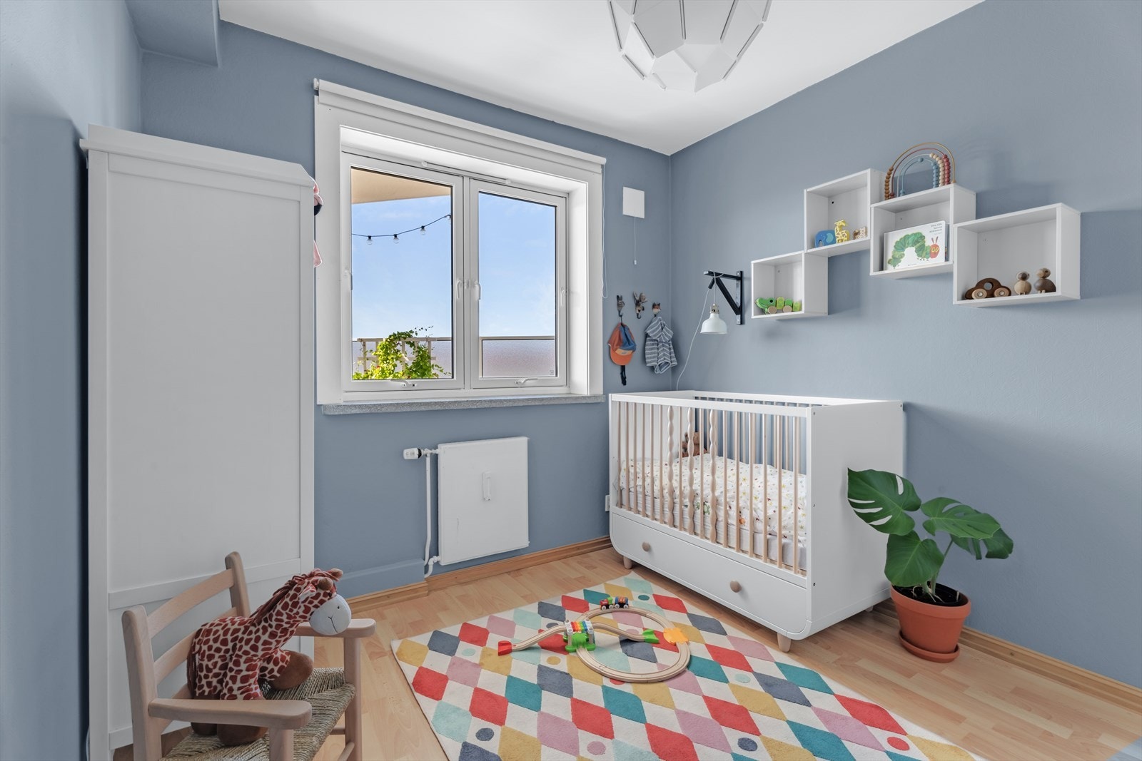 Bruk gjerne det ekstra rommet til barnerom, kontor eller gjesterom. Galleribilde