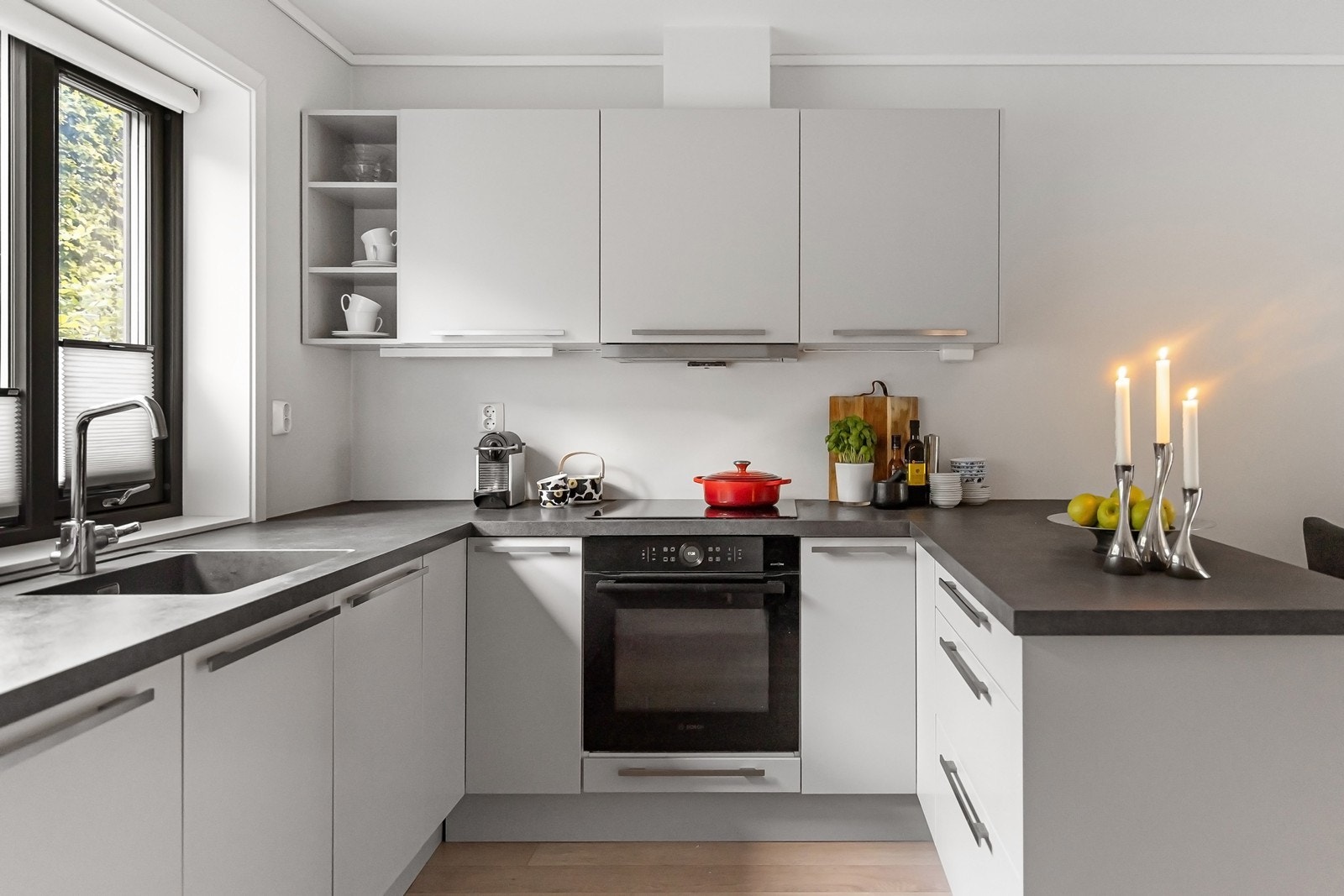 Kjøkken fra Sigdal er montert i U-løsning Galleribilde