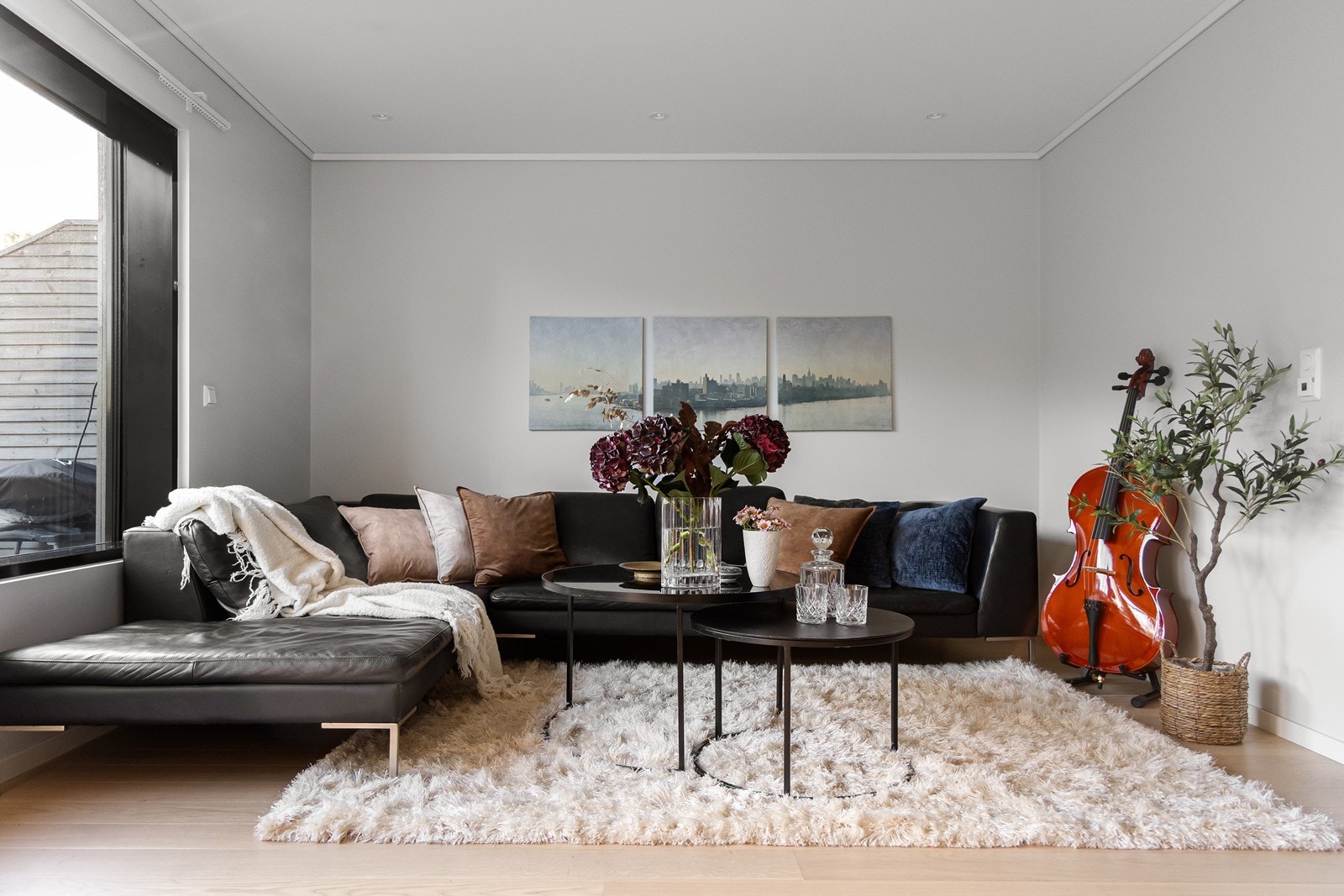 En lun avdeling med god plass til stor salong Galleribilde