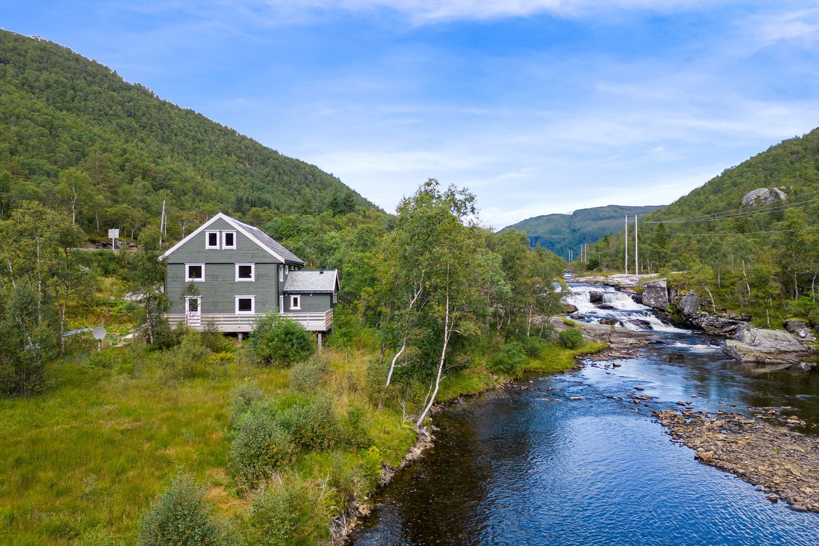 Velkommen til Samnangervegen 655 - Stor hytte i naturskjønne omgivelser. Galleribilde