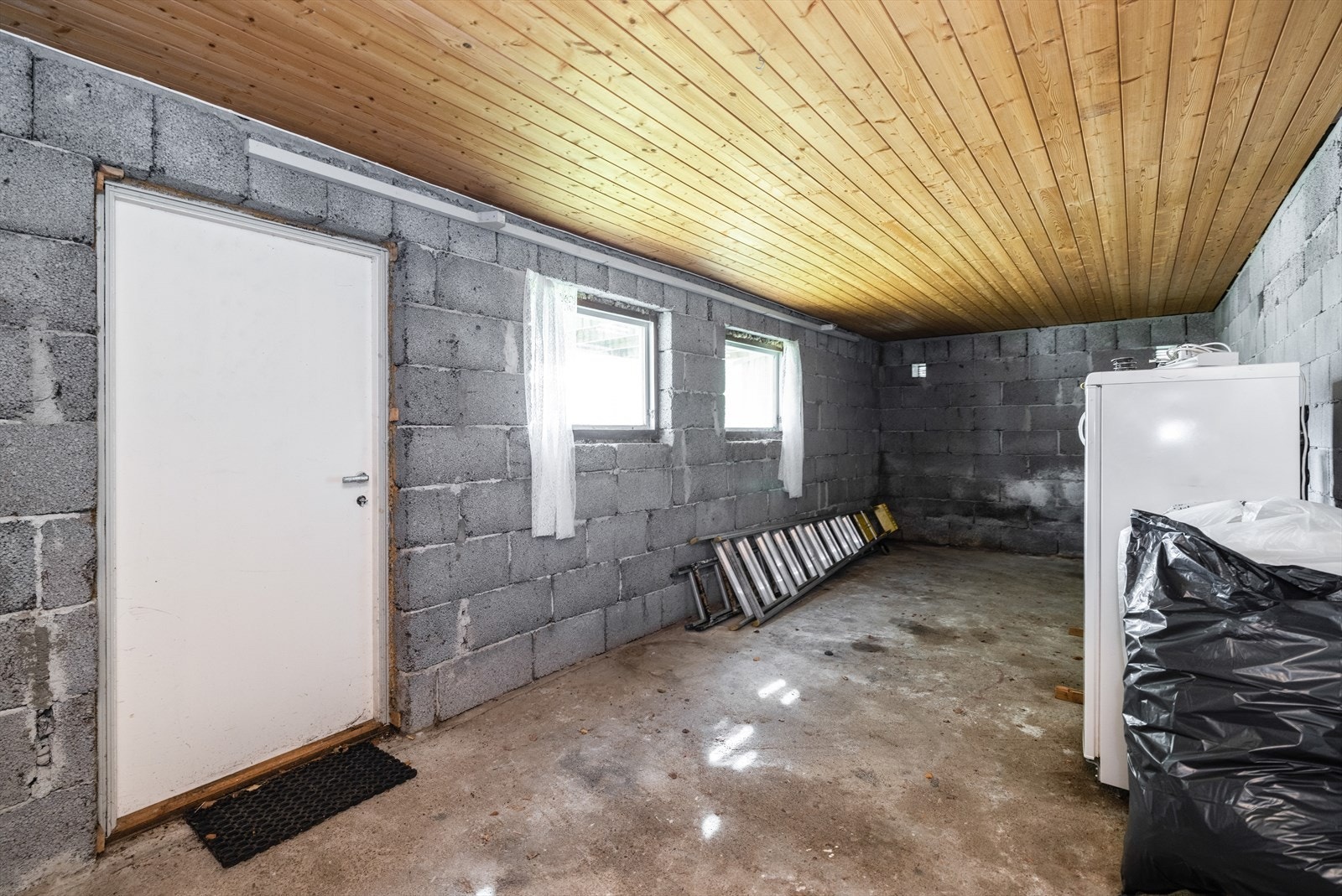 I underetasjen er det romslige boder. Galleribilde