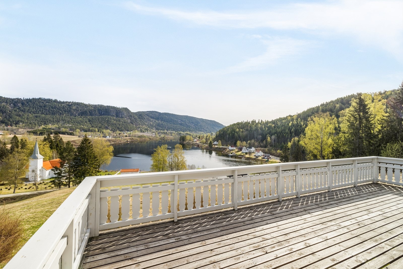 Enebolig med dobbelgarasje og fantastisk utsikt til Telemarkskanalen! Galleribilde