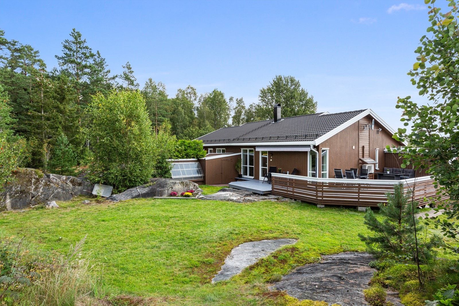 Eiendomsmegler1 Vestby/Son v/ Eivind Ring Sørensen har den glede av å presentere Drømkollveien 34 i Hølen. Galleribilde